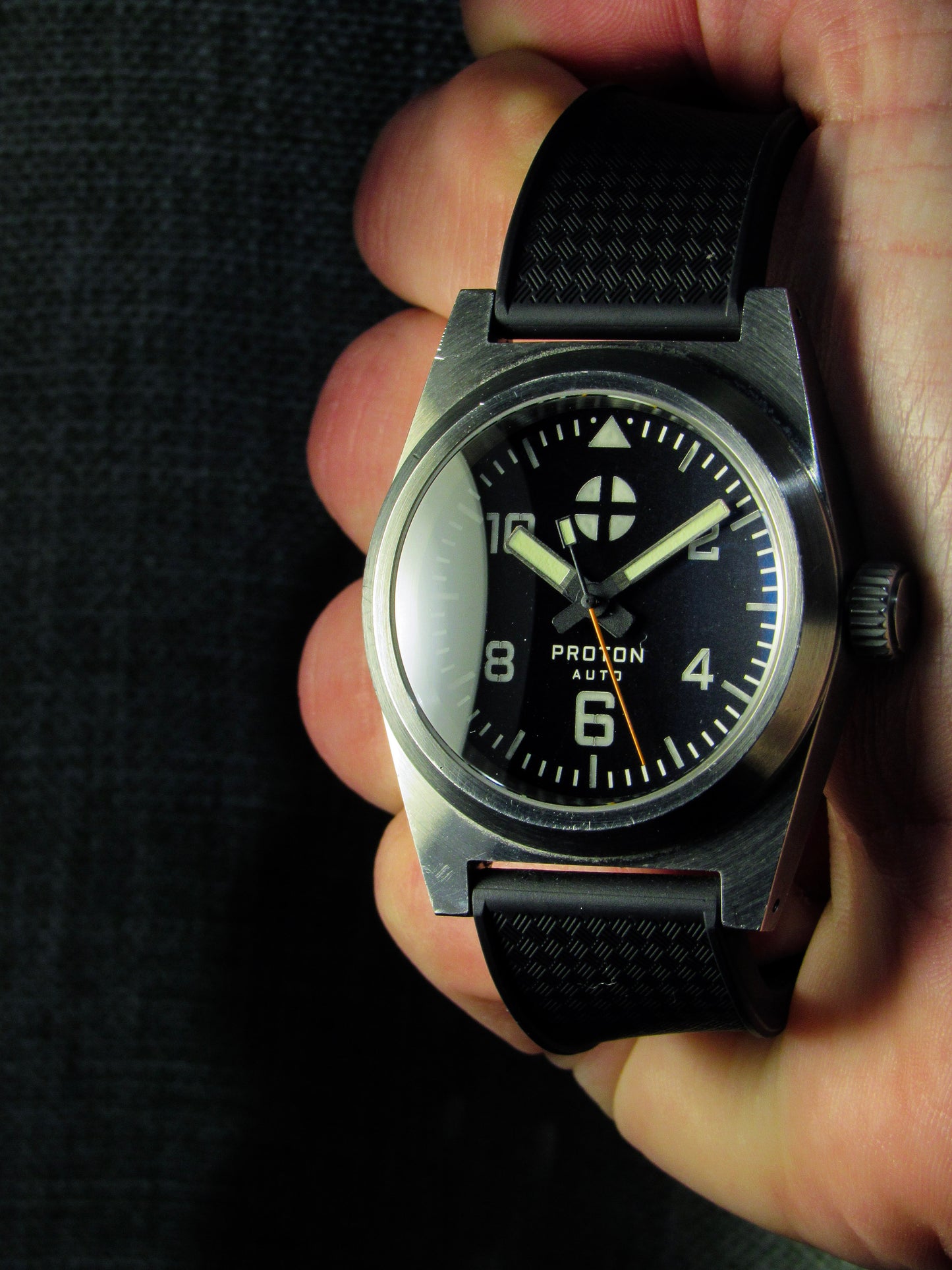 Automatic mechanical watch on black rubber strap with sapphire crystal